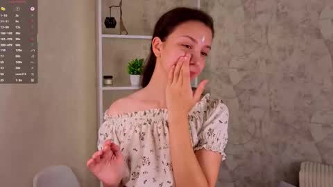 Snapshot of ebonyleibenstein chatting on 09.12.25 Milly online show from 09.12.25