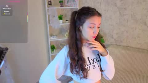 Snapshot of ebonyleibenstein chatting on 11.11.25 Milly online show from 11.11.25