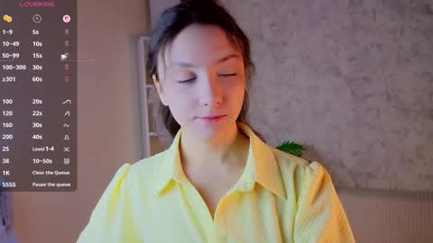 Snapshot of ebonyleibenstein chatting on 11.12.25 Milly online show from 11.12.25