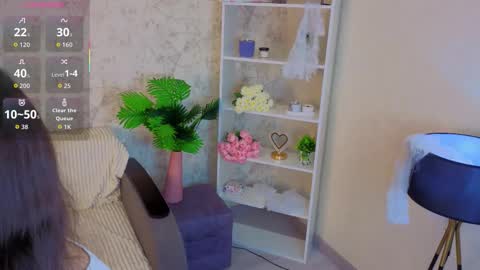 Snapshot of ebonyleibenstein chatting on 11.18.25 Milly online show from 11.18.25