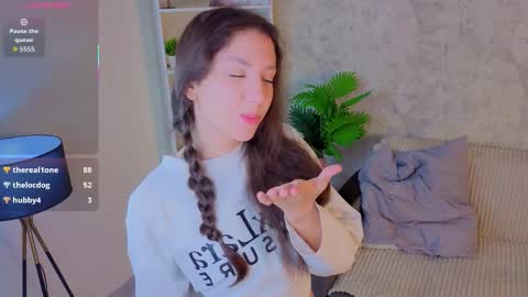 Snapshot of ebonyleibenstein chatting on 11.26.25 Milly online show from 11.26.25