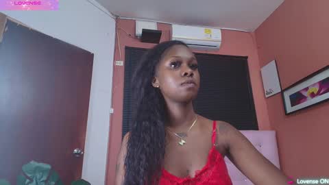 Snapshot of ebonyndsavage chatting on 01.05.25 ebonyndsavage online show from 01.05.25