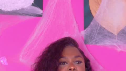 Snapshot of ebonyndsavage chatting on 10.10.25 ebonyndsavage online show from 10.10.25