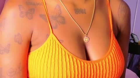 Snapshot of ebonyndsavage chatting on 10.18.25 ebonyndsavage online show from 10.18.25