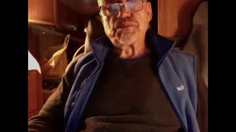 Snapshot of eddelmar chatting on 01.01.25 eddelmar online show from 01.01.25