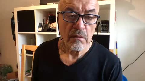 Snapshot of eddelmar chatting on 01.04.25 eddelmar online show from 01.04.25