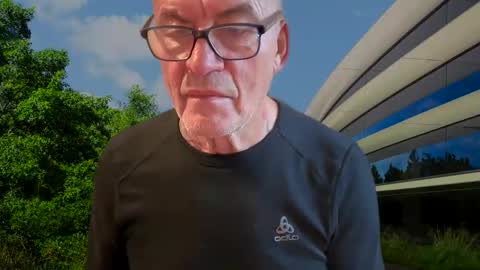 Snapshot of eddelmar chatting on 12.04.25 eddelmar online show from 12.04.25