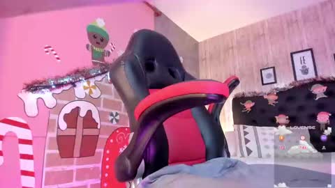 Snapshot of edelaine_rogers chatting on 12.14.24 ede online show from 12.14.24