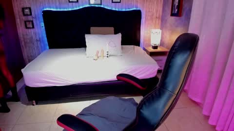 Snapshot of edelaine_rogers chatting on 02.26.25 ede online show from 02.26.25