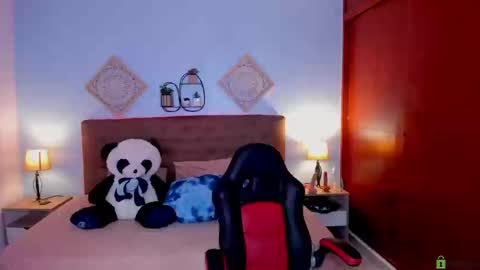 Snapshot of edelaine_rogers chatting on 10.12.25 ede online show from 10.12.25