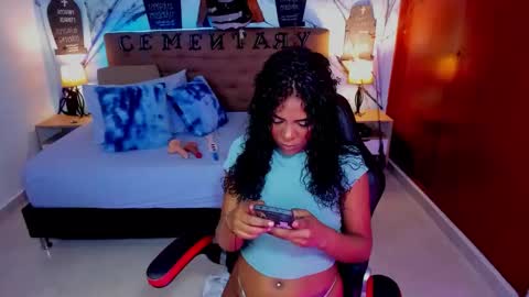 Snapshot of edelaine_rogers chatting on 10.15.25 ede online show from 10.15.25