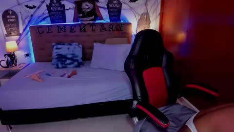 Snapshot of edelaine_rogers chatting on 10.20.25 ede online show from 10.20.25