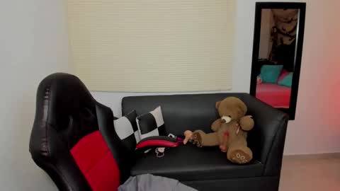 Snapshot of edelaine_rogers chatting on 10.20.25 ede online show from 10.20.25