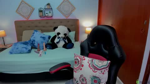 Snapshot of edelaine_rogers chatting on 11.11.25 ede online show from 11.11.25