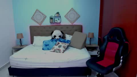 Snapshot of edelaine_rogers chatting on 11.16.25 ede online show from 11.16.25