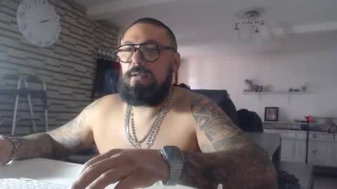 Snapshot of edgarram83 chatting on 11.10.25 edgarram83 online show from 11.10.25