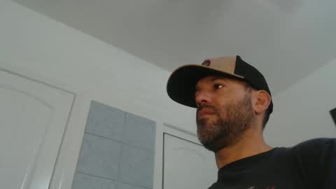 Snapshot of edge_masters chatting on 12.08.24 EdgeM online show from 12.08.24