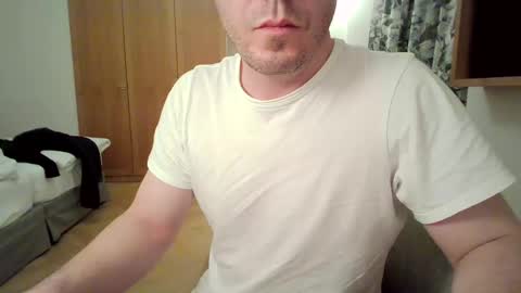 Snapshot of edginghandjober chatting on 01.10.25 Edginghandjober online show from 01.10.25