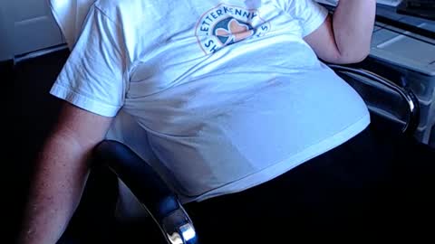 Snapshot of edginginedmonton chatting on 11.16.25 edginginedmonton online show from 11.16.25