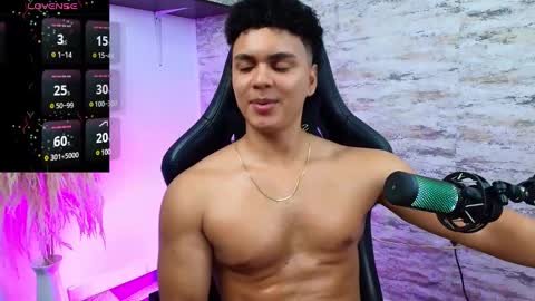 Snapshot of edward__clarck chatting on 01.15.25 EDWARD CLARCK online show from 01.15.25