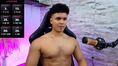 Snapshot of edward__clarck chatting on 01.25.25 EDWARD CLARCK online show from 01.25.25