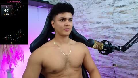 Snapshot of edward__clarck chatting on 01.29.25 EDWARD CLARCK online show from 01.29.25