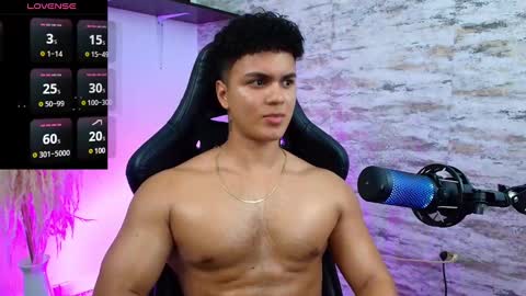 Snapshot of edward__clarck chatting on 01.31.25 EDWARD CLARCK online show from 01.31.25