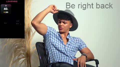 Snapshot of edward__clarck chatting on 02.03.25 EDWARD CLARCK online show from 02.03.25