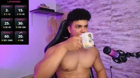 Snapshot of edward__clarck chatting on 09.17.25 EDWARD CLARCK online show from 09.17.25