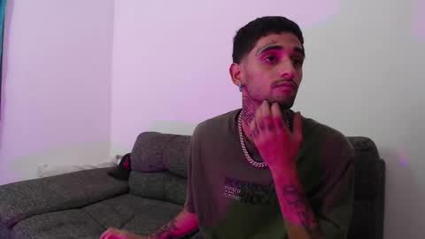 Snapshot of edward_johnsonn chatting on 09.22.25 edward_johnsonn online show from 09.22.25