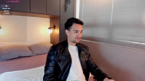 Snapshot of edward_maxx chatting on 01.12.25 Eduardo online show from 01.12.25