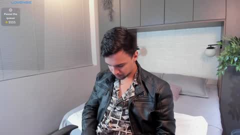 Snapshot of edward_maxx chatting on 01.21.25 Eduardo online show from 01.21.25