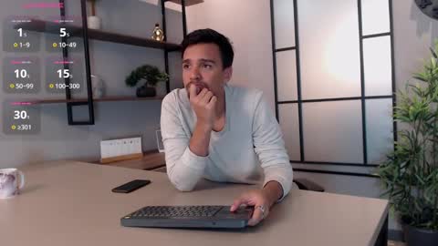 Snapshot of edward_maxx chatting on 01.22.25 Eduardo online show from 01.22.25