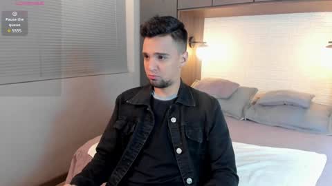 Snapshot of edward_maxx chatting on 01.23.25 Eduardo online show from 01.23.25