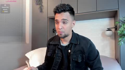 Snapshot of edward_maxx chatting on 01.23.25 Eduardo online show from 01.23.25