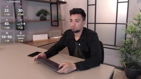 Snapshot of edward_maxx chatting on 02.01.25 Eduardo online show from 02.01.25