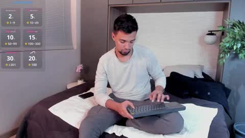 Snapshot of edward_maxx chatting on 02.04.25 Eduardo online show from 02.04.25