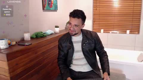 Snapshot of edward_maxx chatting on 02.05.25 Eduardo online show from 02.05.25