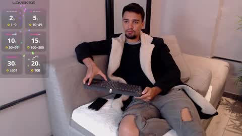 Snapshot of edward_maxx chatting on 02.08.25 Eduardo online show from 02.08.25