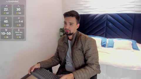 Snapshot of edward_maxx chatting on 02.14.25 Eduardo online show from 02.14.25