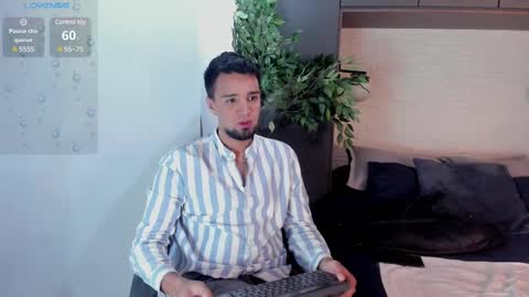 Snapshot of edward_maxx chatting on 02.16.25 Eduardo online show from 02.16.25