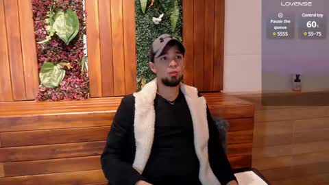 Snapshot of edward_maxx chatting on 02.17.25 Eduardo online show from 02.17.25