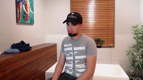 Snapshot of edward_maxx chatting on 02.22.25 Eduardo online show from 02.22.25