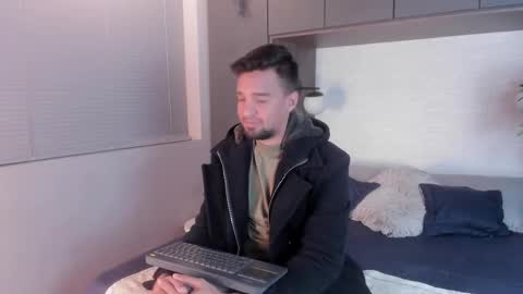 Snapshot of edward_maxx chatting on 03.07.25 Eduardo online show from 03.07.25