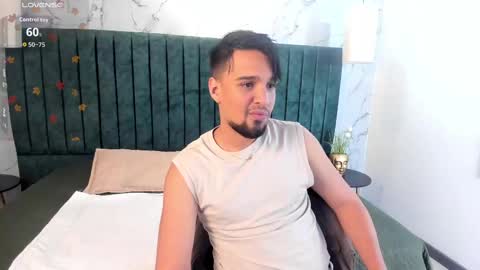 Snapshot of edward_maxx chatting on 09.14.25 Eduardo online show from 09.14.25