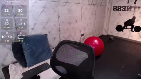 Snapshot of edward_maxx chatting on 10.01.25 Eduardo online show from 10.01.25