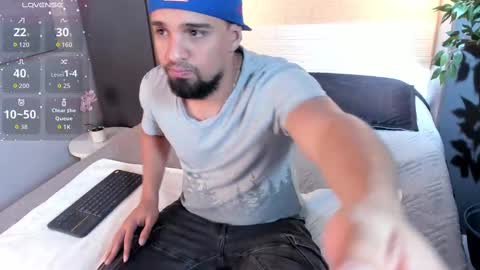 Snapshot of edward_maxx chatting on 10.05.25 Eduardo online show from 10.05.25