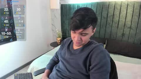 Snapshot of edward_maxx chatting on 10.12.25 Eduardo online show from 10.12.25