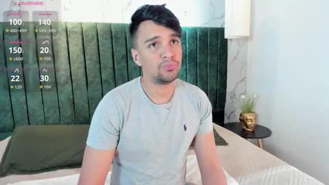 Snapshot of edward_maxx chatting on 10.21.25 Eduardo online show from 10.21.25