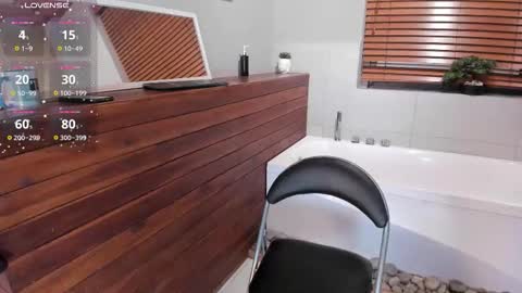 Snapshot of edward_maxx chatting on 11.02.25 Eduardo online show from 11.02.25